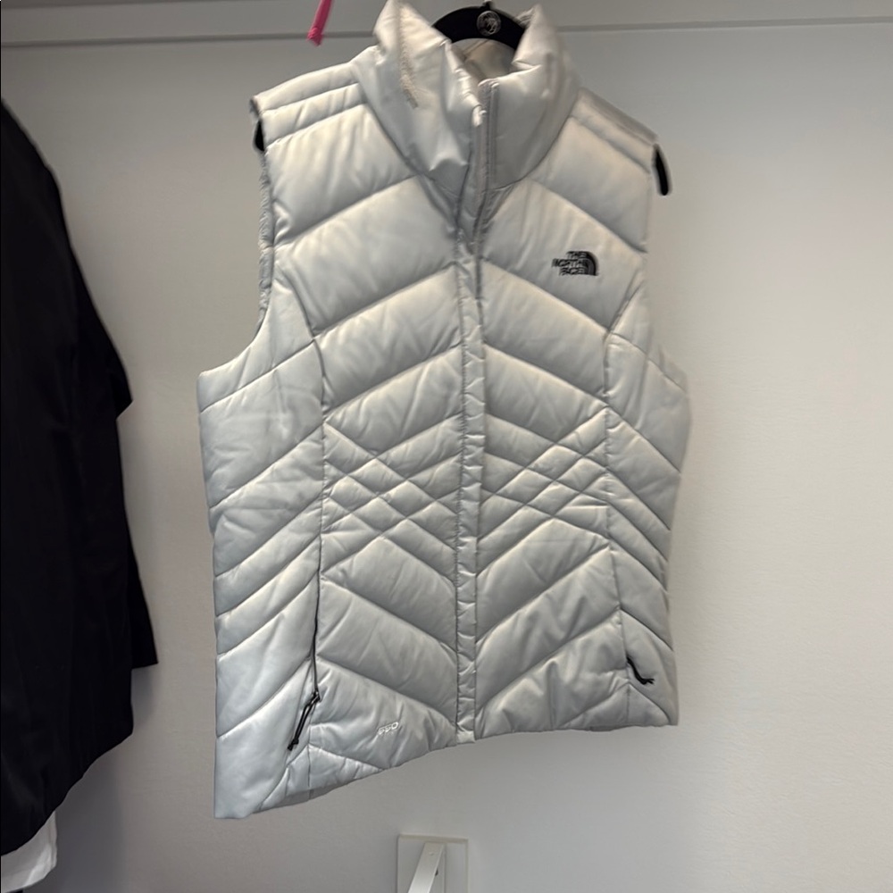 Women's Silver Puffer Vest north face - Picture 1 of 2